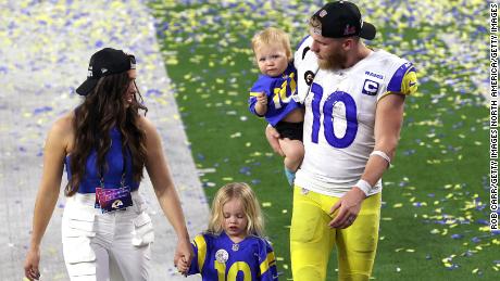 Kupp und seine Familie feiern nach dem Super Bowl LVI.