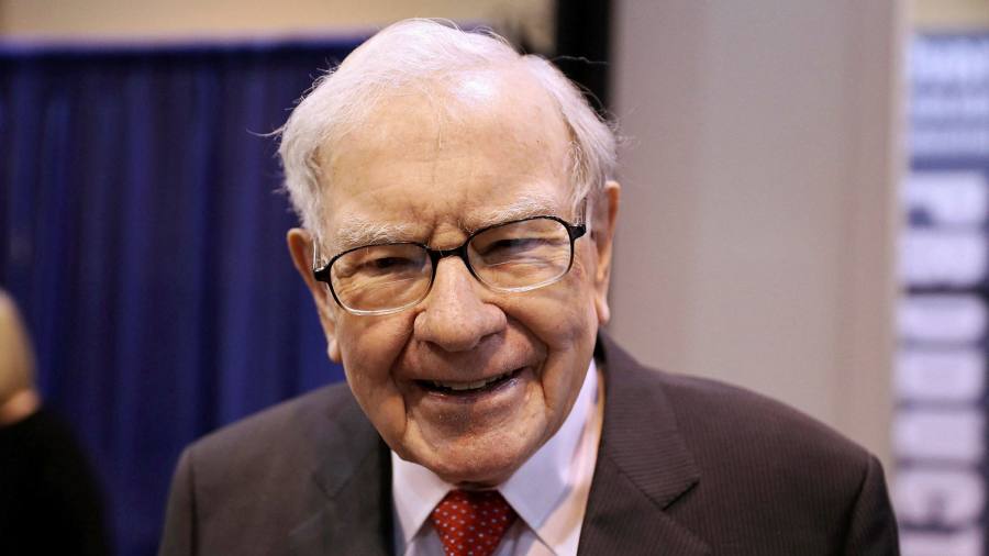 Die Gewinne von Berkshire Hathaway steigen, aber Warren Buffett beklagt den Mangel an guten Geschäften