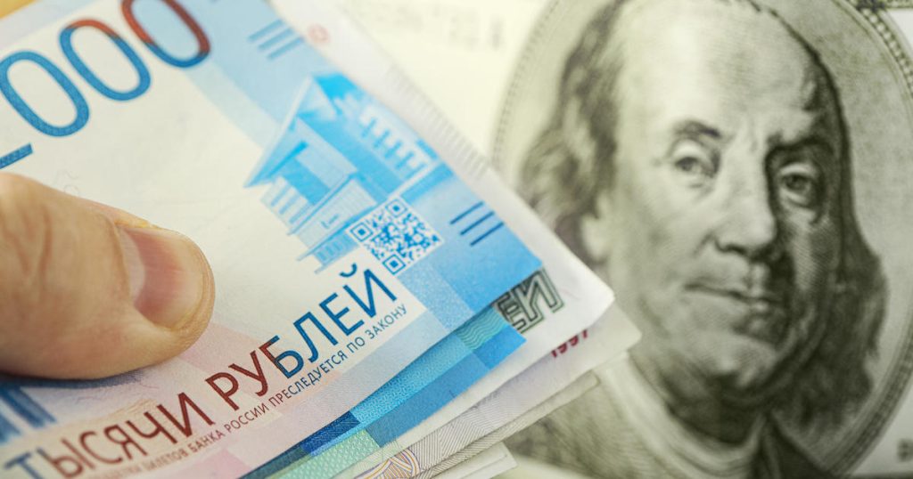 Der russische Rubel hat weniger als einen Cent erreicht, nachdem der Westen die Sanktionen verschärft hat