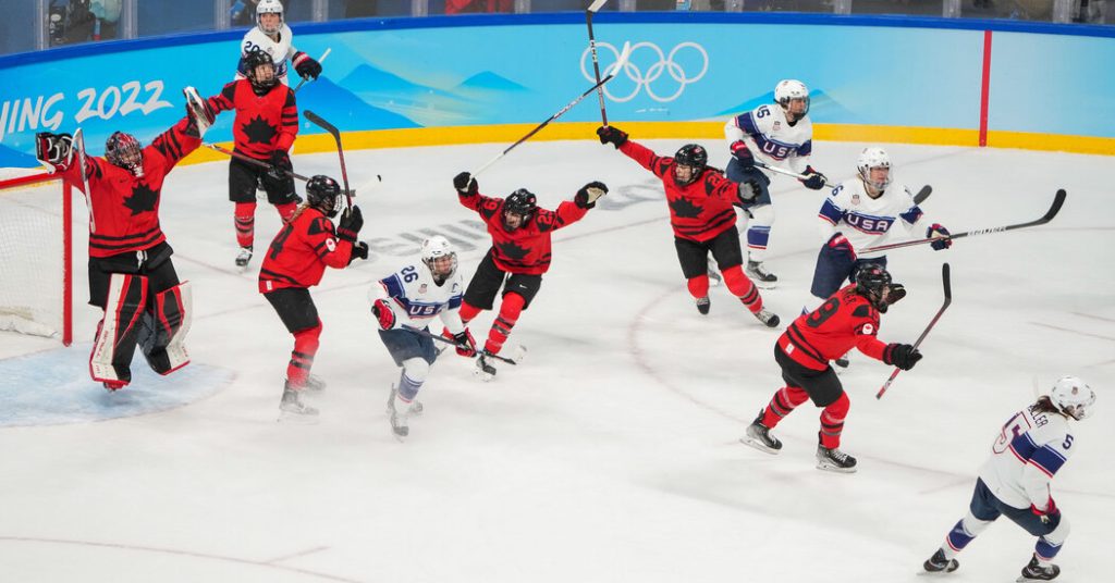 Kanada schlägt die Vereinigten Staaten mit 3:2 und gewinnt Gold im Frauenhockey