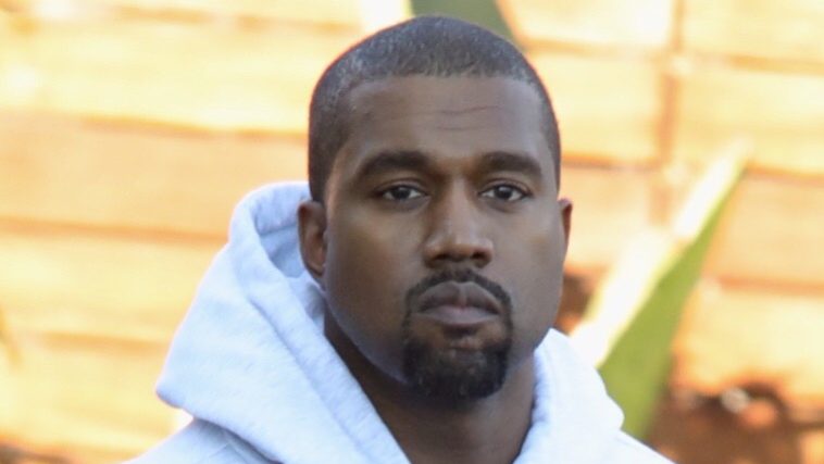 Kanye West stellt ein Menü zusammen, prüft es doppelt, um verschiedene Rindfleischsorten zu enthalten - Deadline