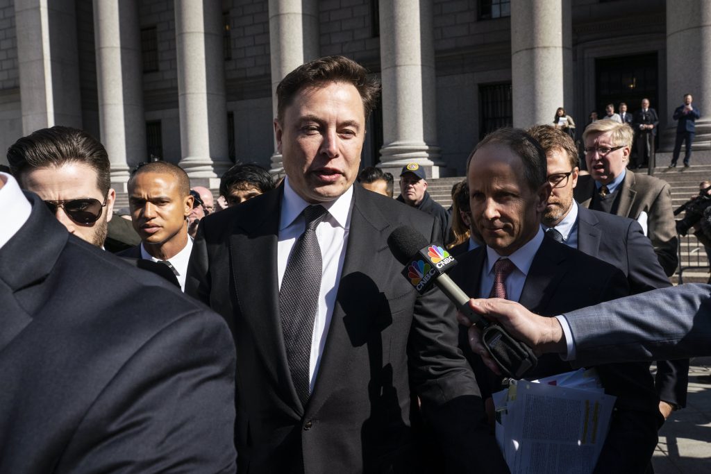 Nachdem Tesla-CEO Elon Musk „unerbittliche Ermittlungen“ behauptet, rudert die SEC zurück
