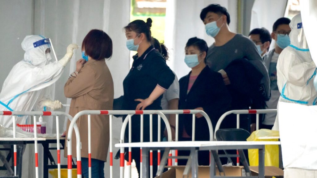 COVID-Fälle in Peking führen dazu, dass Beamte die Studie aussetzen und Massentests durchführen