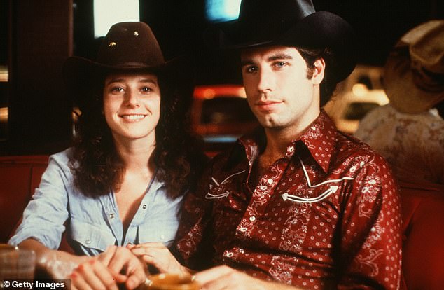 Wirkliches Leben: Der Club inspirierte einen Esquire-Artikel über ein Paar, das Zeit in einem Honky Tonk verbringt, was wiederum die Inspiration für den beliebten Film Urban Cowboy aus dem Jahr 1980 mit John Travolta und Debra Winger (im Bild) war.