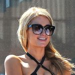 Paris Hilton in einem schwarz-weißen Bikini auf den Bahamas: Bilder – Hollywood Life