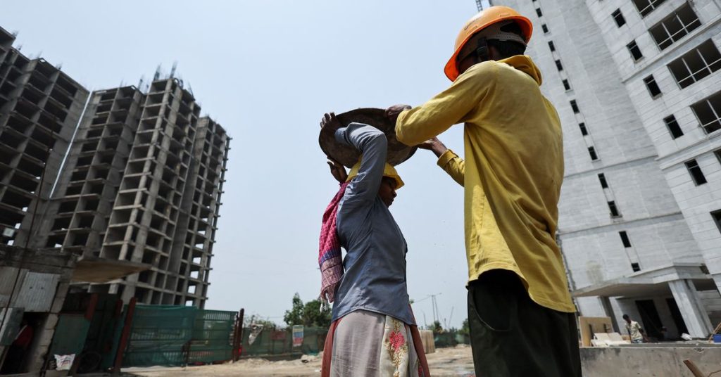 Arme Arbeiter tragen die Hauptlast der Hitzewelle in Indien
