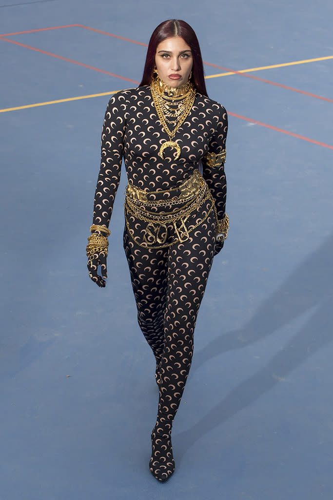 Lourdes Leon läuft während der Men's Fashion Week in Paris über den Laufsteg von Marine Serre Spring 2023.  - Kredit: Splash