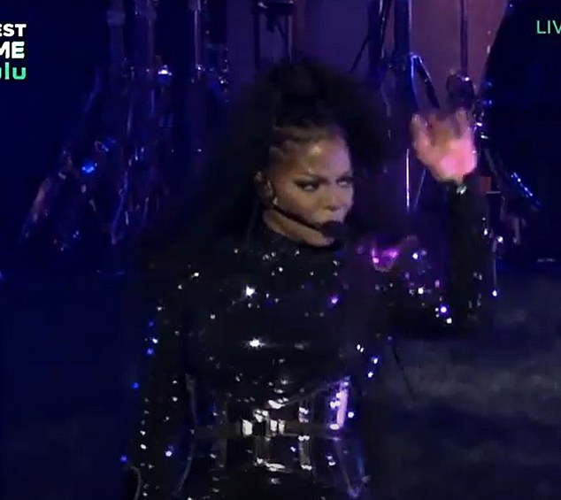 Janet Jacksons Auftritt wurde beim Essence Festival in New Orleans kurzzeitig durch technische Probleme behindert