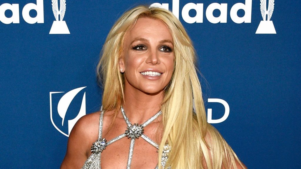 Britney Spears enthüllt rohen Gesang in neuer Version von „Baby One More Time“