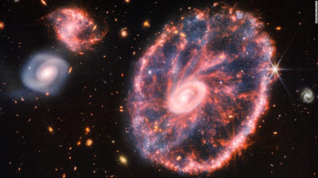 Bild des Webb-Teleskops, das die Cartwell-Wheel-Galaxie zeigt