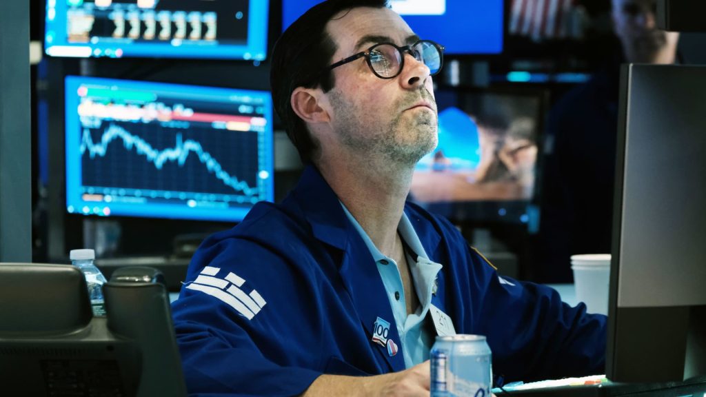 Die Dow-Futures fallen um fast 200 Punkte, da die Niederlage am Freitag an der Wall Street voraussichtlich anhalten wird