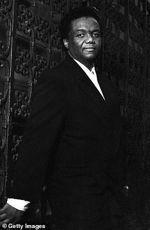 Motown-Songwriter Lamont Dozier stirbt 1990 im Alter von 81 Jahren in New York