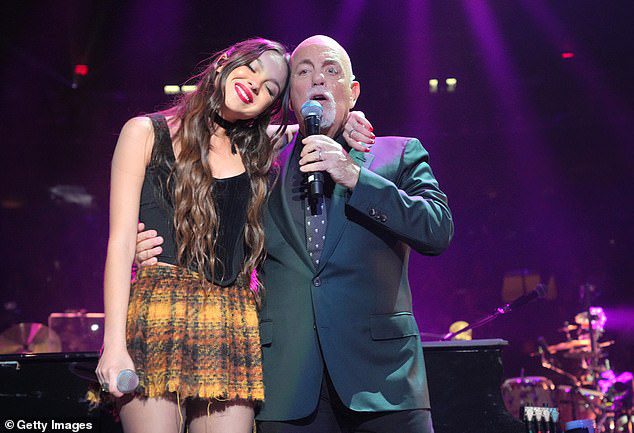 Olivia & Bailey: Vor nur einer Woche schloss sich Rodrigo Billy Joel an, als er im Madison Square Garden in New York City war, was seine 82. ausverkaufte Show war.