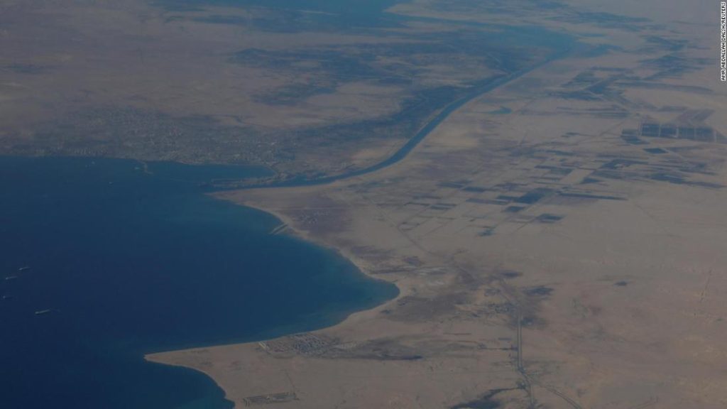 Suezkanal: Die fünfte Konvergenz ging zurück, nachdem sie im Ägyptenkanal auf Grund gelaufen war