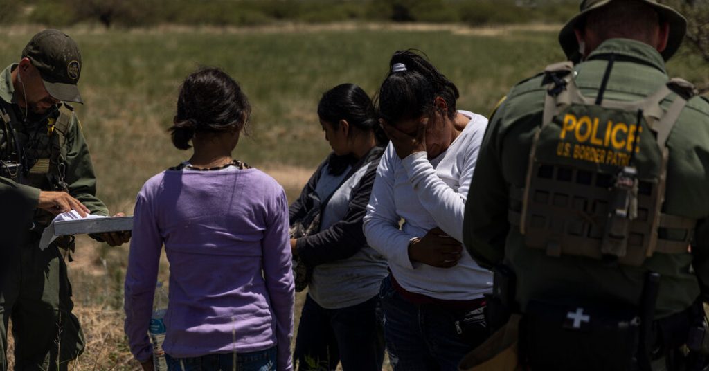 Die Verhaftungen an der südwestlichen Grenze überschreiten zum ersten Mal 2 Millionen in einem Jahr