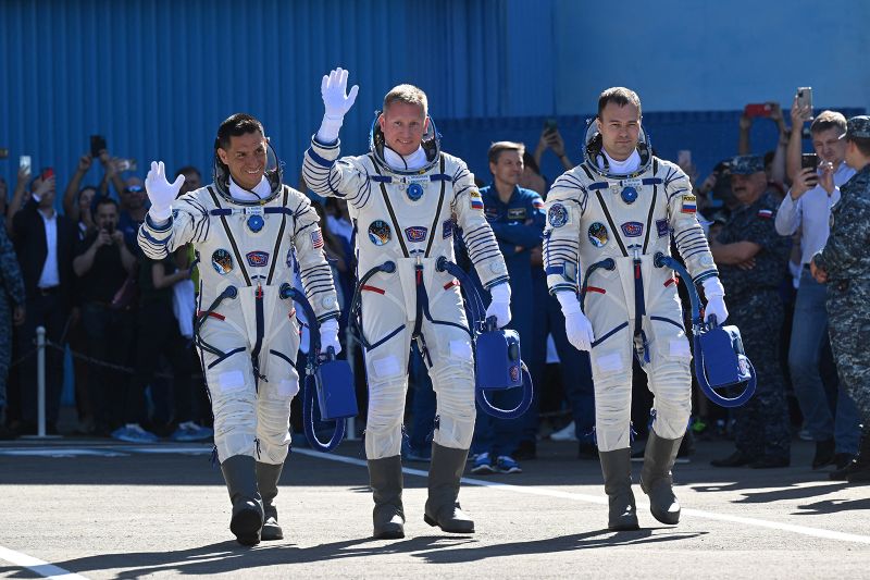 NASA-Astronaut und russische Kosmonauten starten ins All