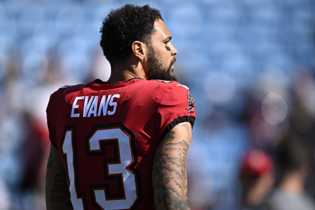 NFL überprüft die angebliche Signatur-Interaktion zwischen Bucs WR Mike Evans und Spielschiedsrichtern