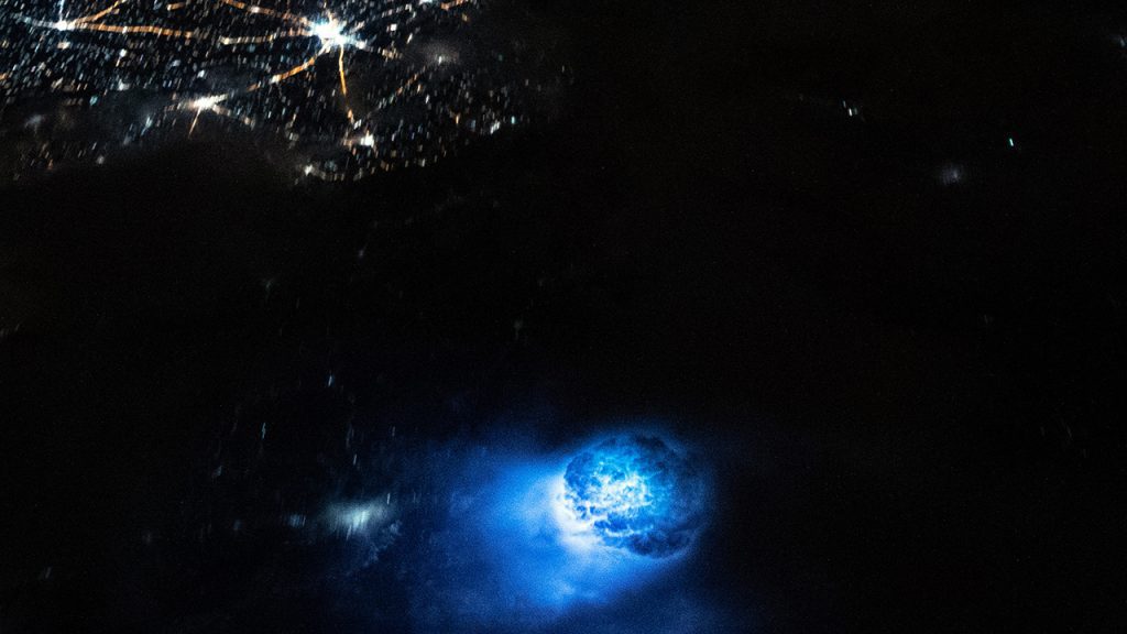 Ein Astronaut auf der Internationalen Raumstation fotografiert strahlend blaue Kugeln, die über der Erde schweben