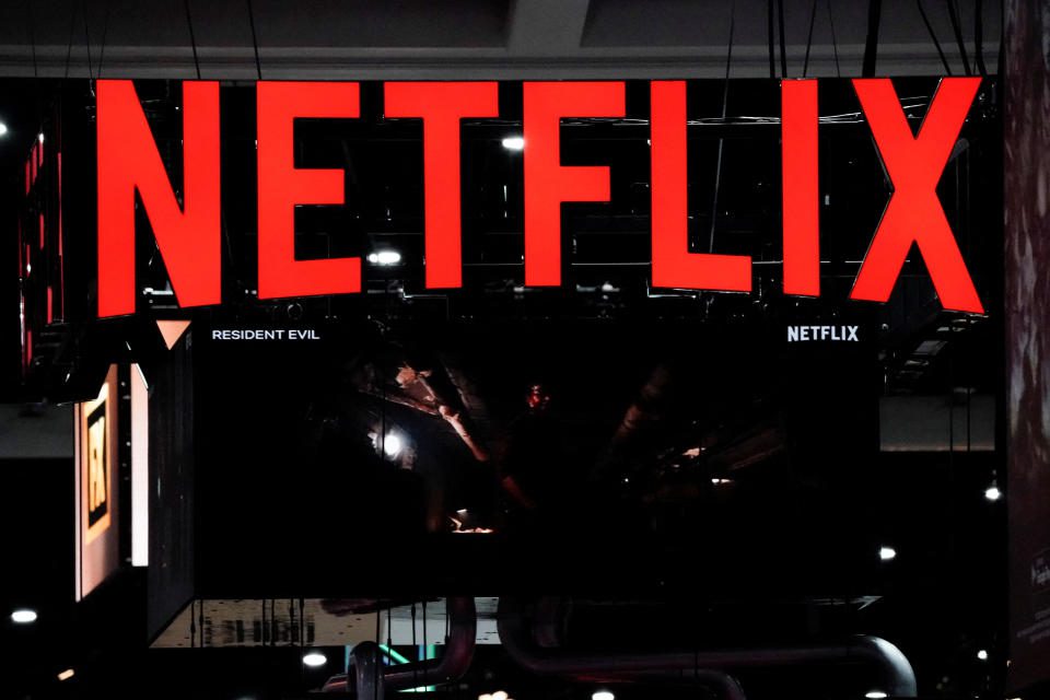 Schilder am Netflix-Stand sind auf der Konferenzetage der Comic-Con International in San Diego, Kalifornien, USA, am 21. Juli 2022 zu sehen. REUTERS/Bing Guan
