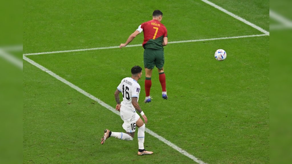 Hat Cristiano Ronaldo den Ball bei Portugals erstem Tor gegen Uruguay geschossen?  Schau das Video