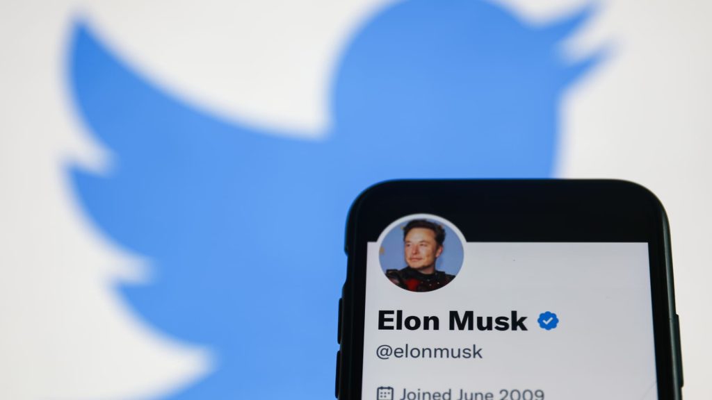 Elon Musk sagt, dass Twitter nächste Woche den „Verified“-Dienst starten wird